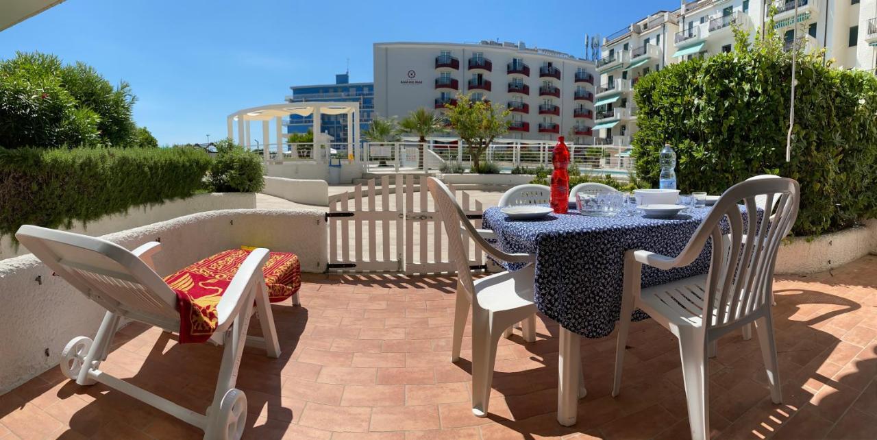 Residence El Palmar Fronte Mare, Fronte Spiaggia Τζεσόλο Λίντο Εξωτερικό φωτογραφία