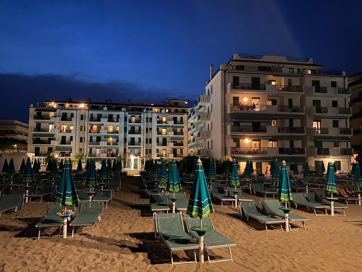 Residence El Palmar Fronte Mare, Fronte Spiaggia Τζεσόλο Λίντο Εξωτερικό φωτογραφία
