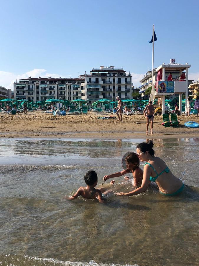 Residence El Palmar Fronte Mare, Fronte Spiaggia Τζεσόλο Λίντο Εξωτερικό φωτογραφία